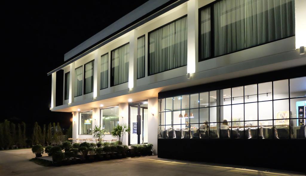 Srianunt Boutique Hotel ブリーラム エクステリア 写真