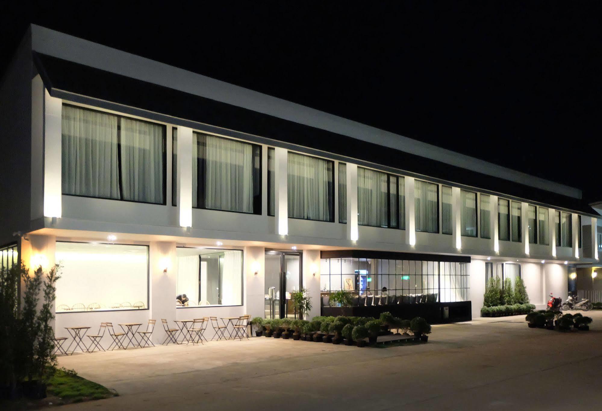 Srianunt Boutique Hotel ブリーラム エクステリア 写真